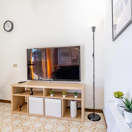 아파트 Joly House